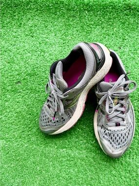 New Balance 1260 FuelCell Grey Pink Running Shoe US Women's 8 | EUR 39